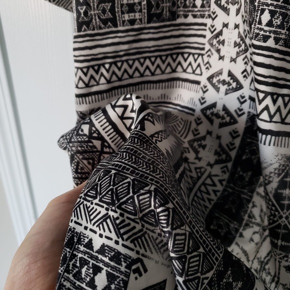 Forever 21 - Full Length Kimono - Picture 6 of 8
